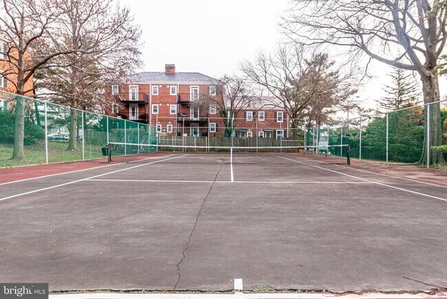 Building Photo - 2961 S Columbus St