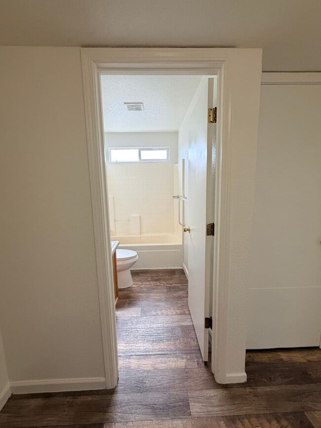 Building Photo - 360 Linden St