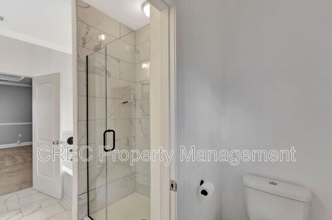 Building Photo - 2703 E Surrey Dr