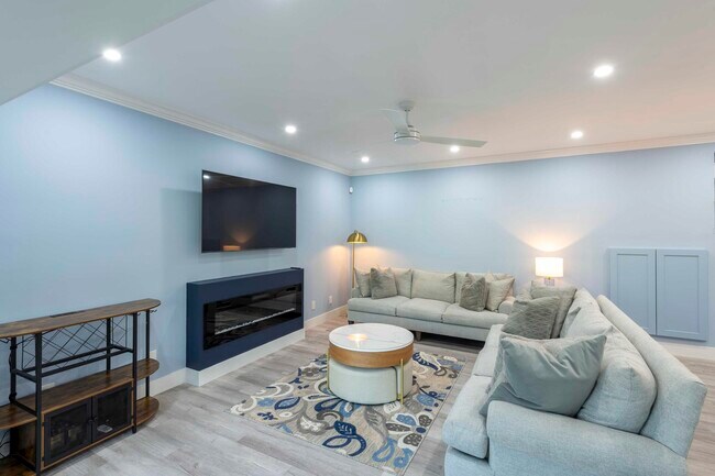 Building Photo - 4501 Fairway Dr N