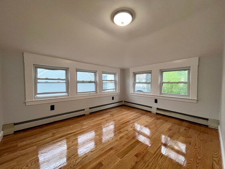 Building Photo - 6 Bromfield St