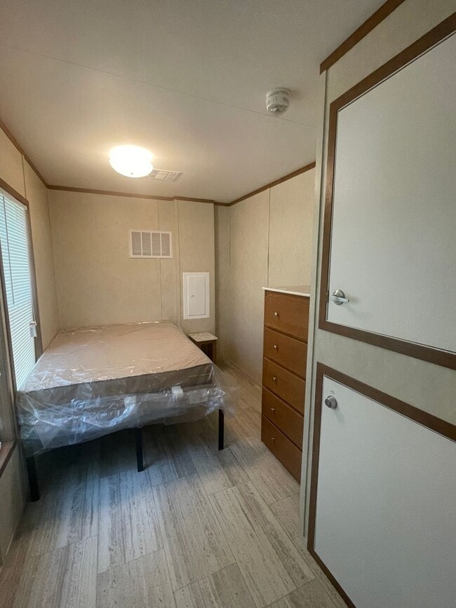 Building Photo - NEW 1 BEDROOM TINY HOME