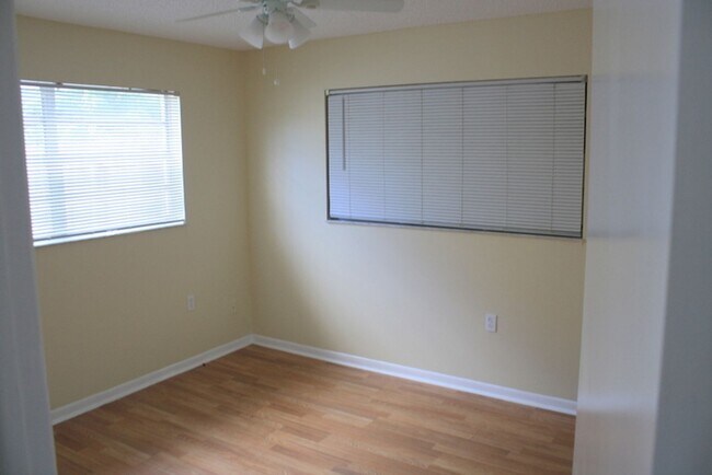 Building Photo - lovely one story duplex