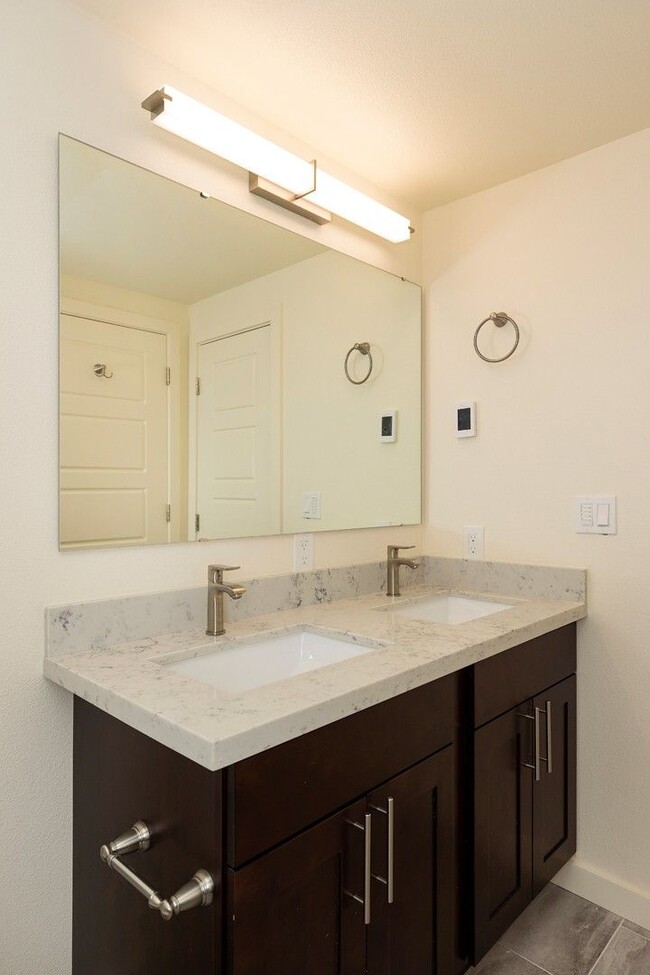 Building Photo - Ballard Seattle 3 Bedroom Apartment for Rent | In-Unit Laundry, Pet Friendly, Parking Available &...