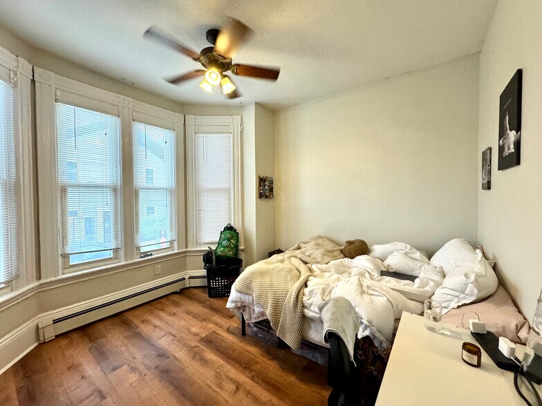 Building Photo - 719 Parker St