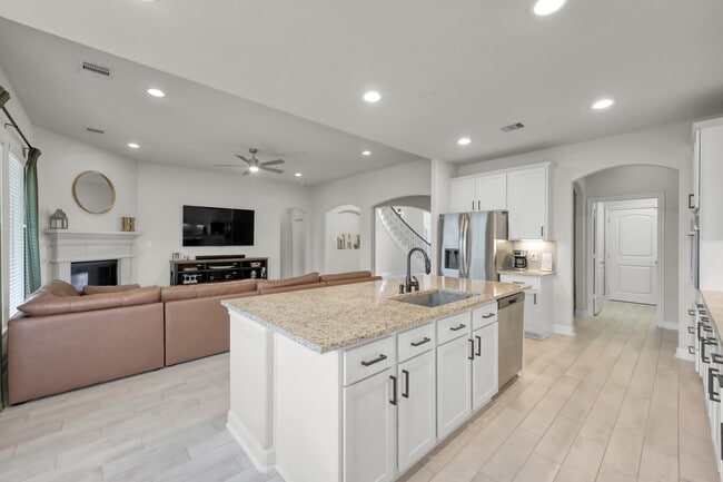 Building Photo - 241 Bright Blf Cir