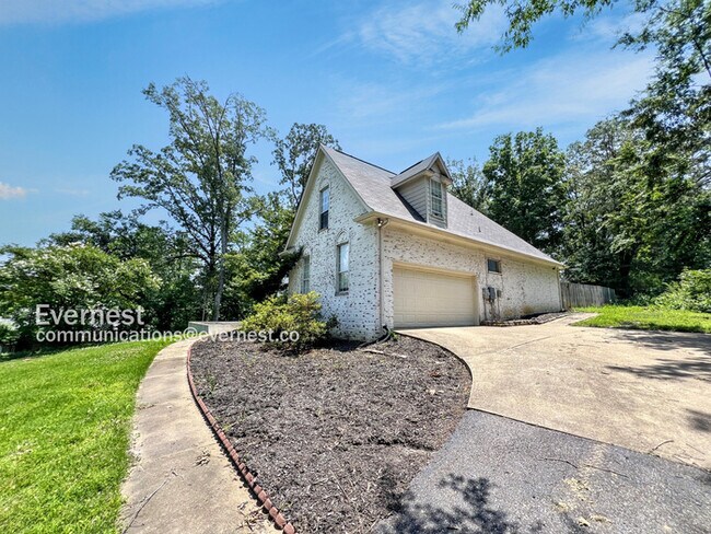 Building Photo - 8835 Robertson Ln N