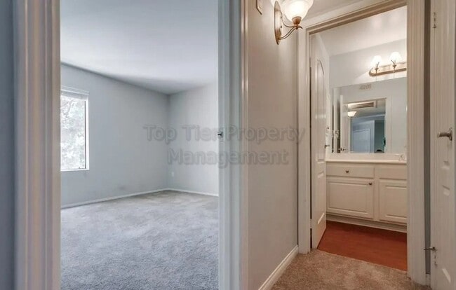 Building Photo - **Private 1 bed / 1 bath Condo in Carmel M...