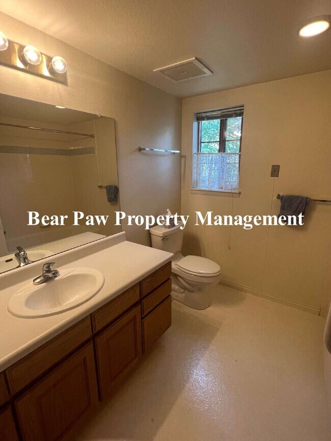Building Photo - Two bedroom in Rocky Village!!