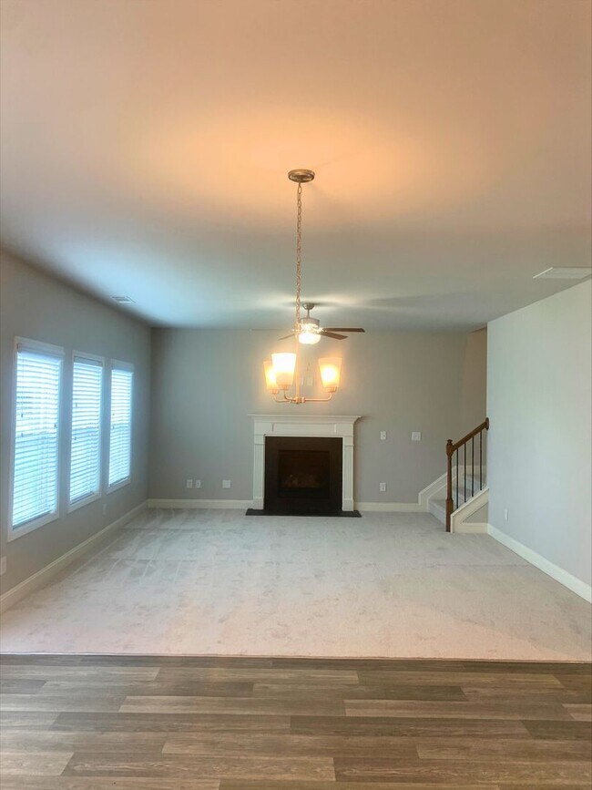 Building Photo - 4 Bedroom House In Gainesville!