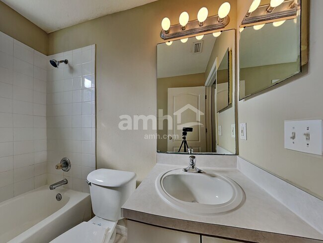 Building Photo - 24446 Landing Dr