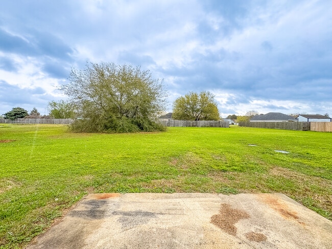 Building Photo - 304 Brina Rd