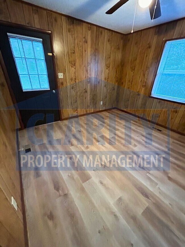 Building Photo - Spacious three bedroom home