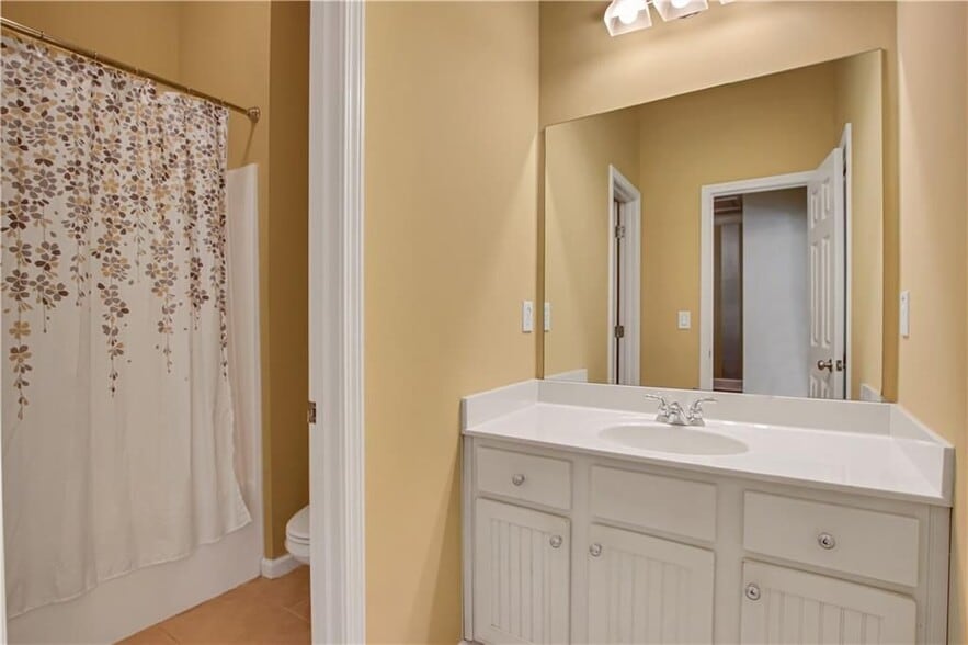 Building Photo - 3345qq Regent Pl SW