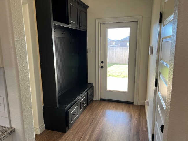 Building Photo - Easy Living with AMRR: Beautiful 4-Bedroom Home Near HEB