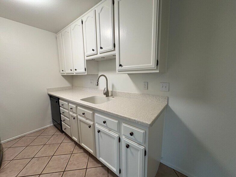 Building Photo - 424 N Bellflower Blvd