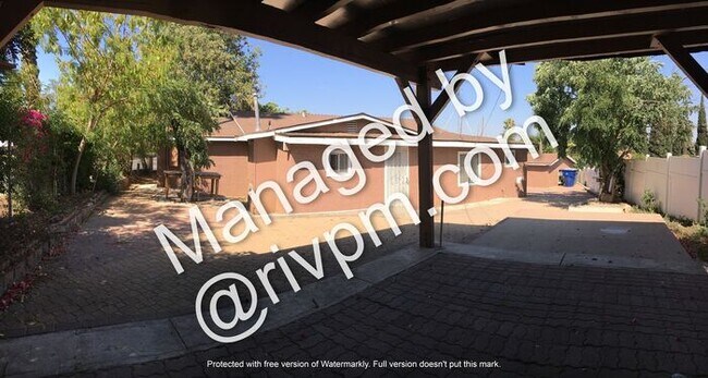 Building Photo - MOVE IN NOW!