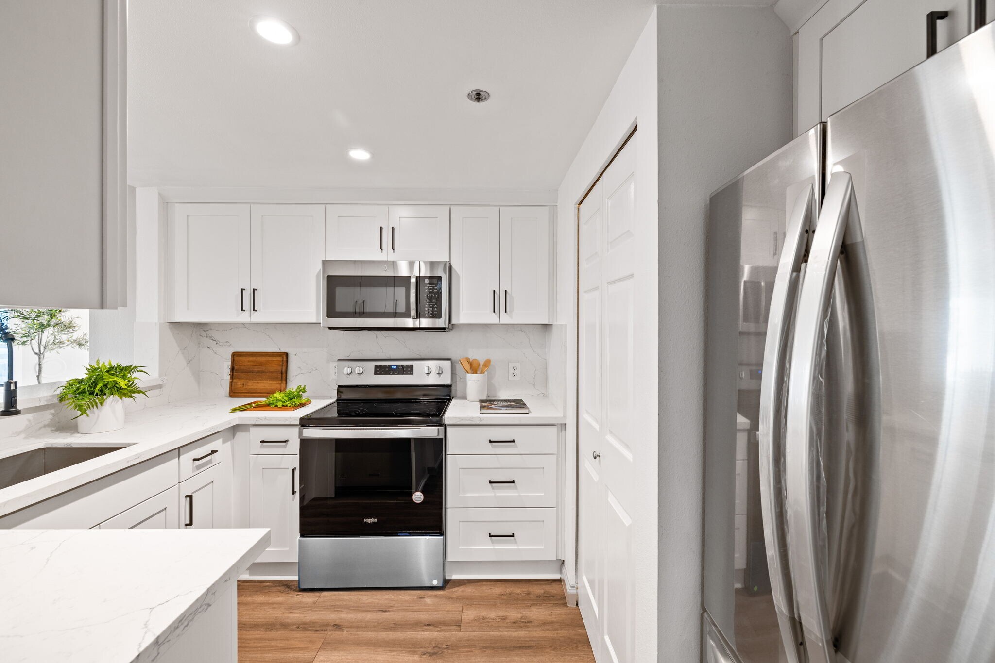 Building Photo - 121 Vine St