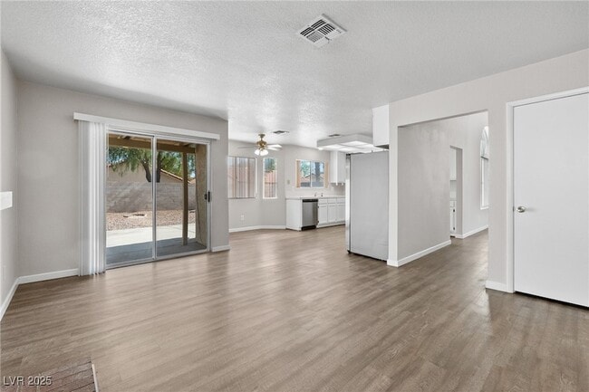 Building Photo - 497 Coco Palms Ave