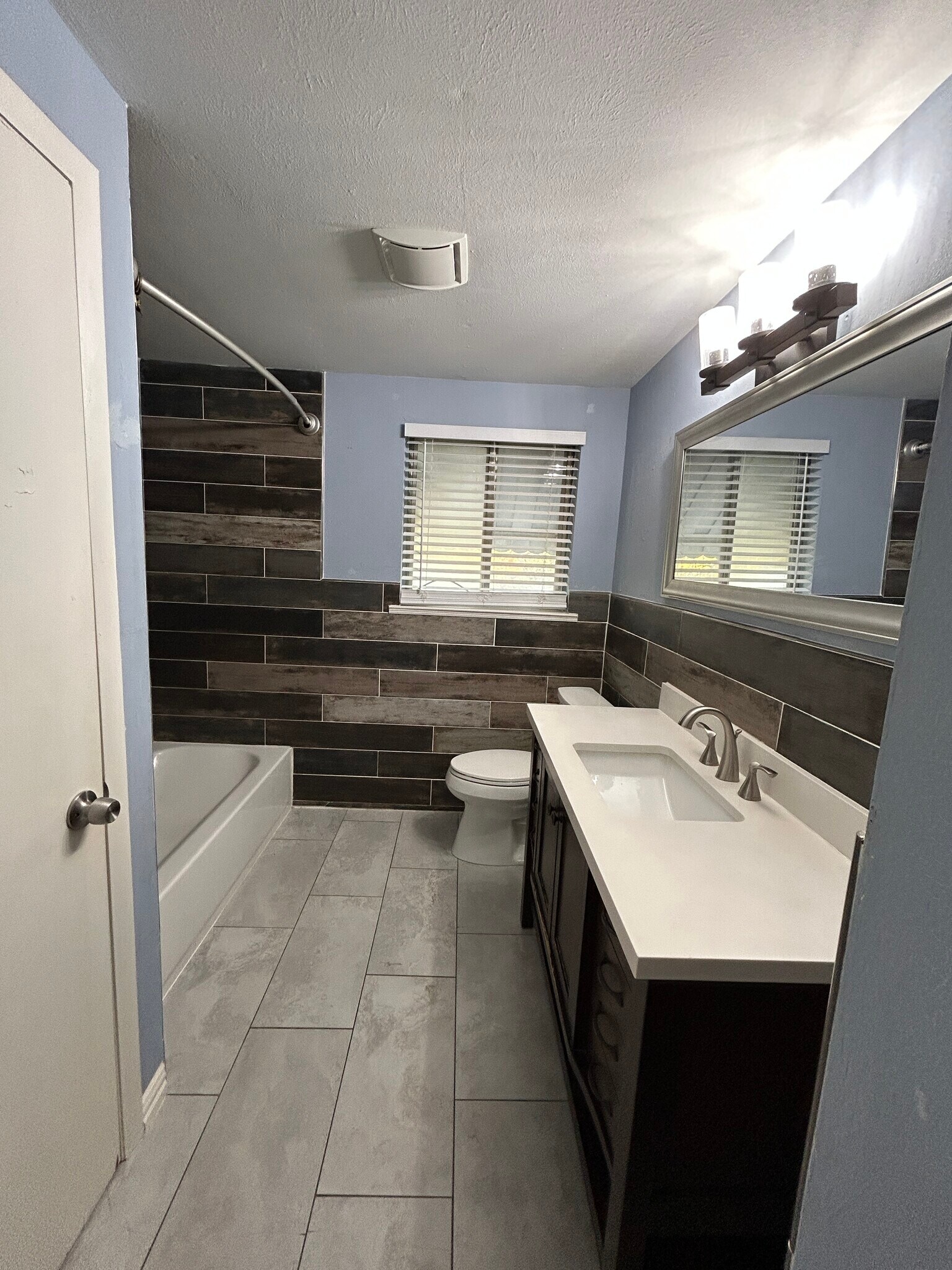 Upstairs Bathroom - 6252 Westcreek Dr