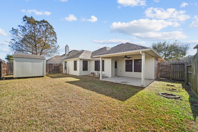 Building Photo - 5811 Vineyard Hill Dr