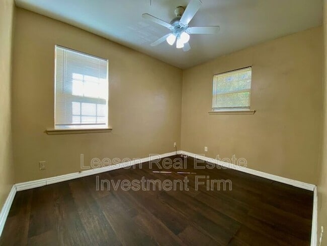 Building Photo - 9434 Woodcrest Dr