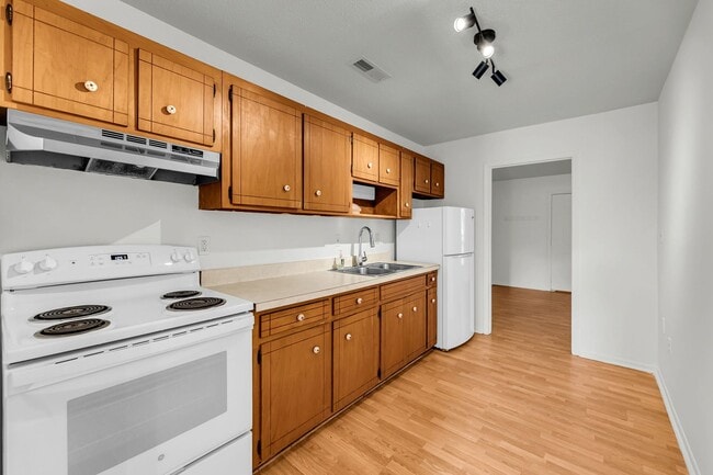 Building Photo - Folly Beach Apartment: Steps From All The Action