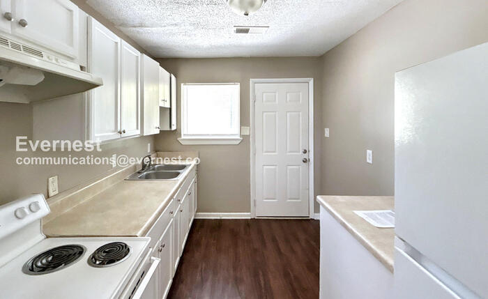 Building Photo - 1850 17th Ct N