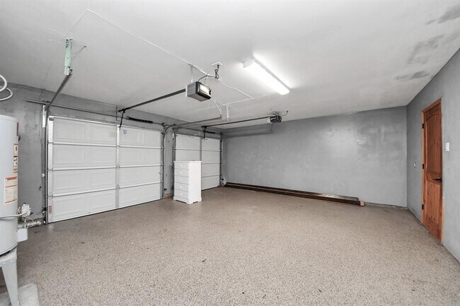 Building Photo - 743 Eastlake St