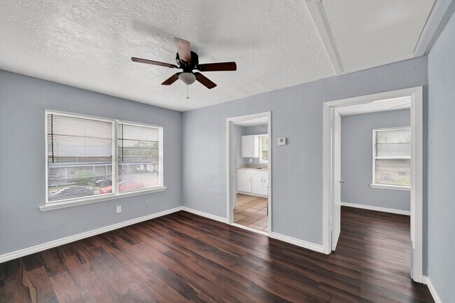 Primary Photo - 1009 Beverly Ave