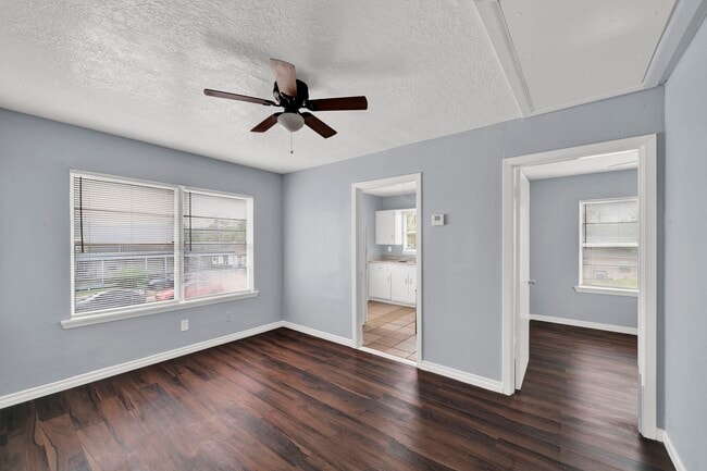 Primary Photo - 1009 Witter St