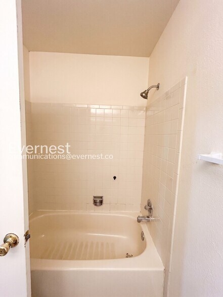 Building Photo - 2702 Dickens Dr
