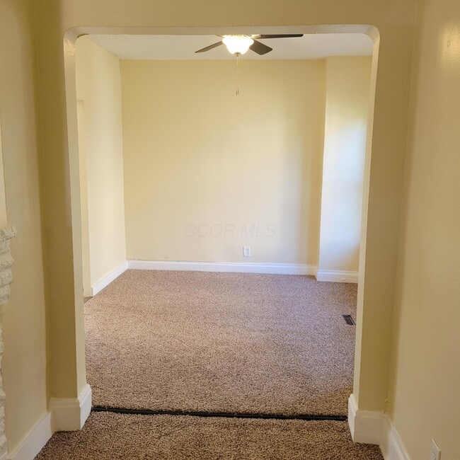 Building Photo - 221 S Highland Ave