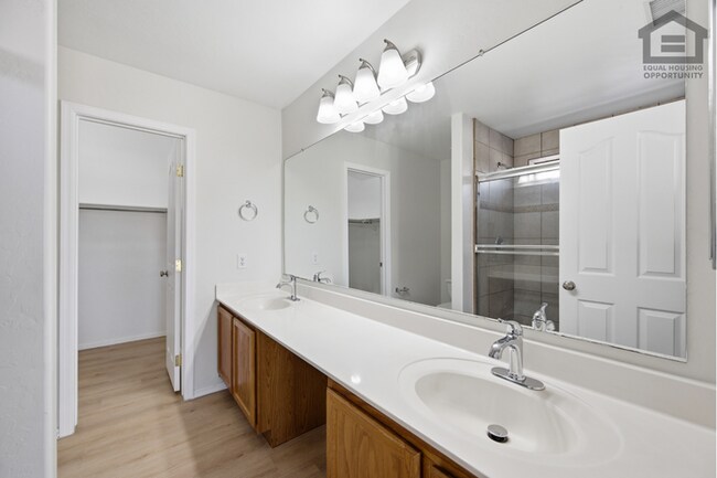 Building Photo - 4Bed + OFFICE + LOFT in Peoria! Ready for Immediate Move-In! -- FULLY REMODELED!