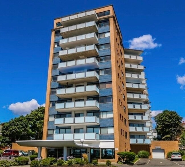 Primary Photo - 300 Lynn Shore Dr