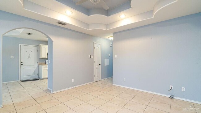 Building Photo - 17 Greenland Cir S