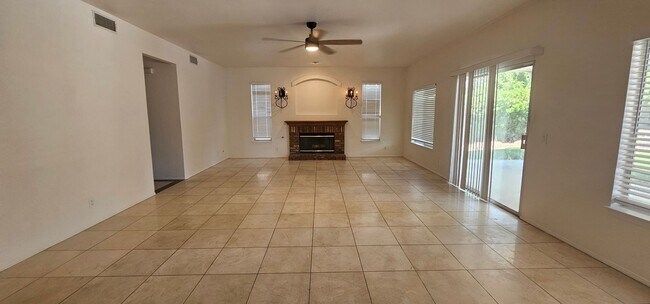 Building Photo - 7229 Ojai Dr