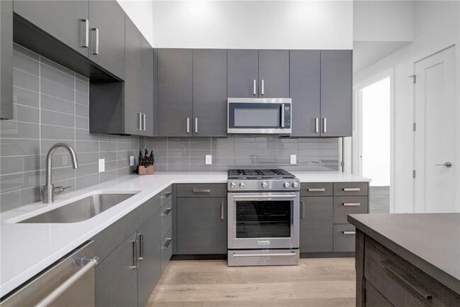 Building Photo - 222 West Ave