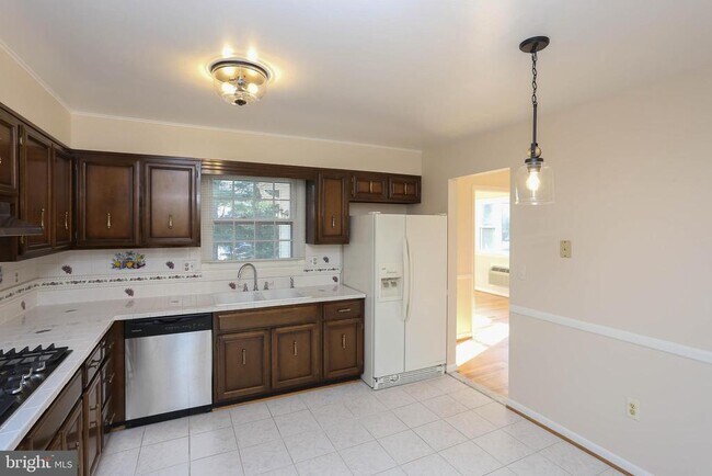 Building Photo - 3229 Ramblewood Rd
