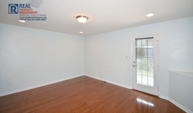 Building Photo - Wonderful townhome 15 min. to downtown Nashville- pool, tennis courts & fitness center!