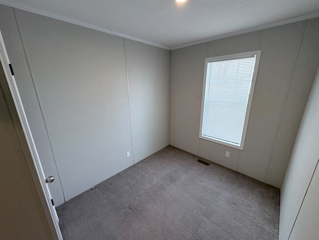 Building Photo - 10610 State Rte 762