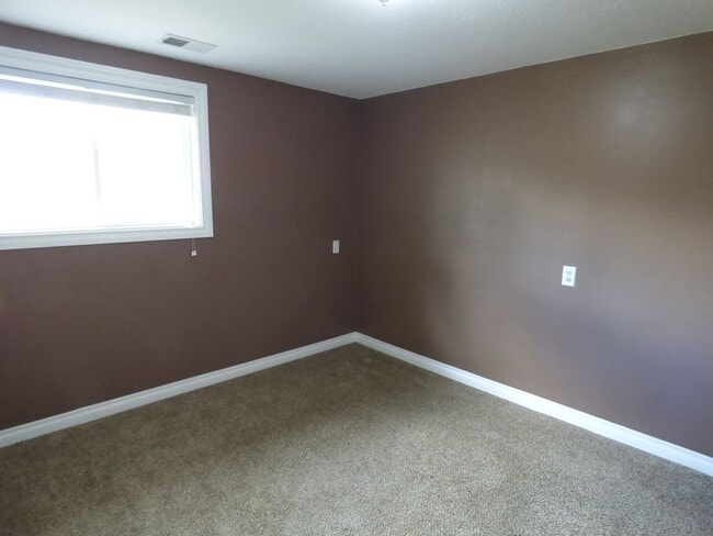 Building Photo - 4 Bedroom home in Loveland