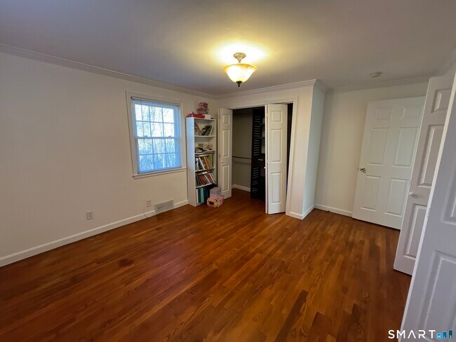 Building Photo - 110 Roger White Dr