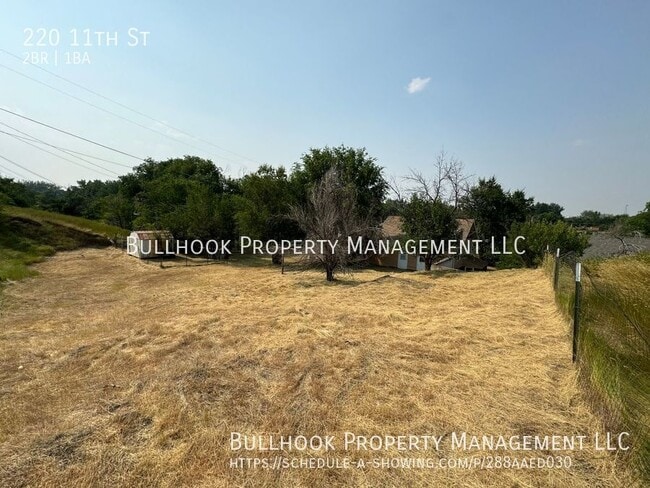 Building Photo - 220 11th St