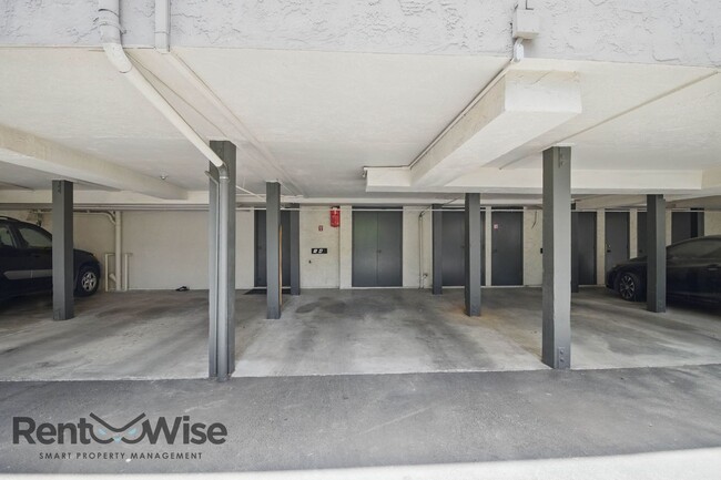 Building Photo - 1534 San Antonio St