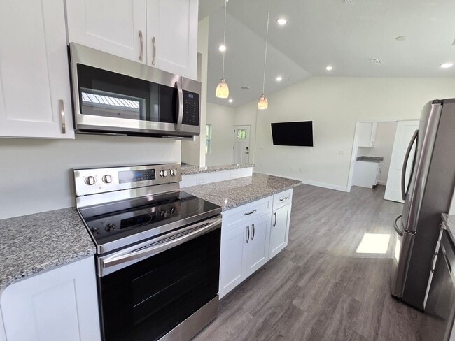 Building Photo - Charming 3-Bedroom, 2-Bath Home in Sarasota ~ Near Legacy Trail