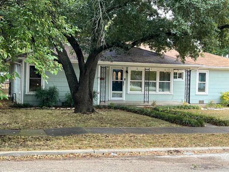 Primary Photo - 1000 E Walnut St