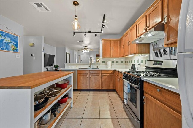 Building Photo - 1709 Friars Tale Ln