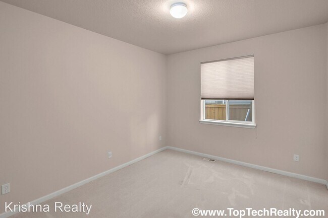 Building Photo - 4 br, 2.5 bath House - 15955 SW Towhee Ln