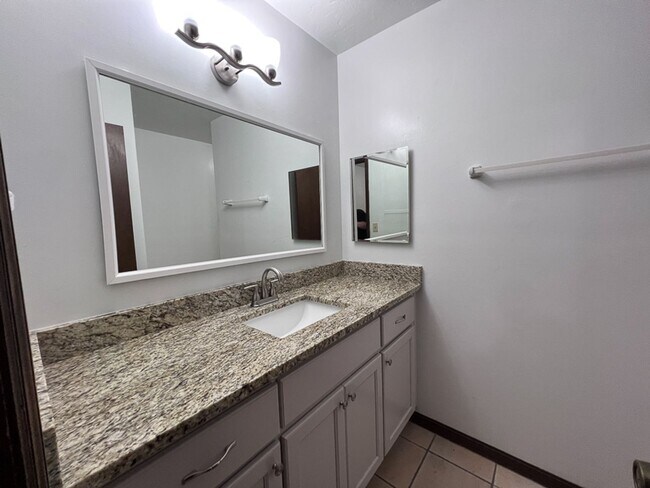 Building Photo - 3BR/2BA Pet Friendly Pool Home in McIntosh...